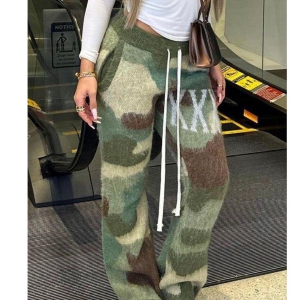 Noublie Pas fuzzy Pants/sweats